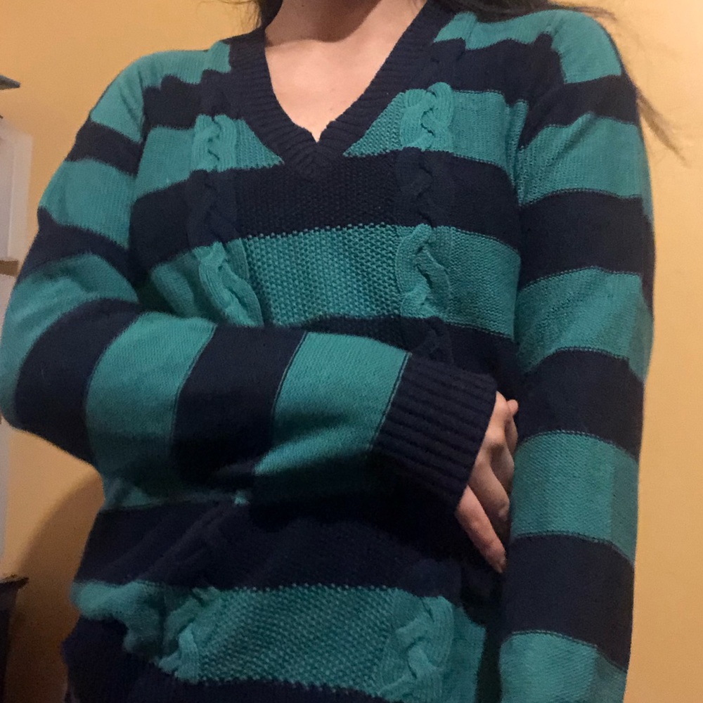 Stripped V neck long sleeve sweater